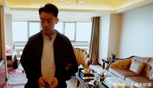 卧室 郑恺苗苗酒店卧室曝光,谁注意门牌号的数字?网友:节目组有心了