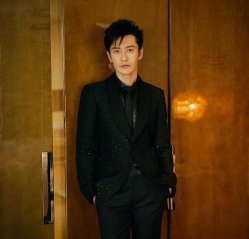 黄晓明暴瘦后仍坚持减肥,1碗面只吃1根,惹宁静嫌弃连称有点作