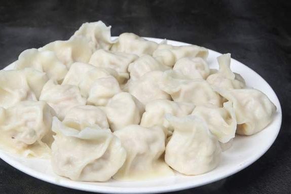 很多人只吃果实，其实叶子也是宝贝，包饺子鲜美多汁，营养价值高