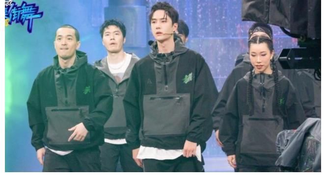 《这就是街舞》,王一博作为队长,相比第三季来说舞技在进步