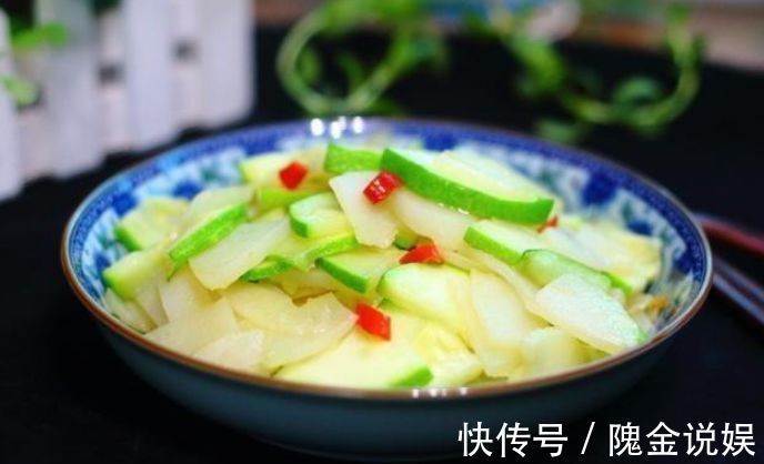 翻炒均匀|美食推荐青蒜炒腊肉、菠萝咕老排骨、红烧鸭块、西葫芦炒土豆