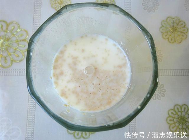 蒸馒头时,不要只加酵母,面里加这两样,馒头又白又软又香