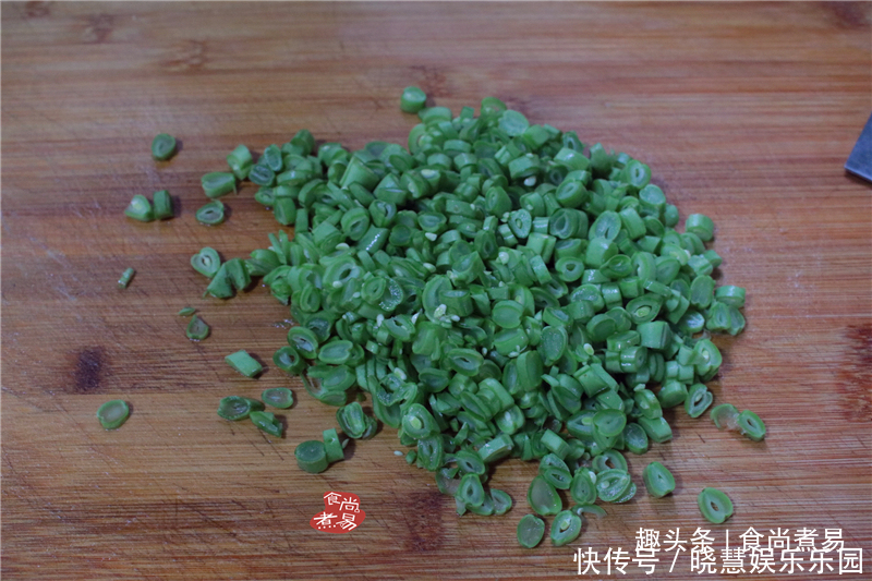 吃光|跟邻居学此款懒人下饭菜,几乎零厨艺,一端上餐桌就被吃光