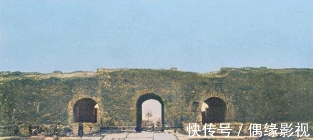 下图|1927年南京老照片，民居建筑密集、城墙长满了野草，一起来看看吧