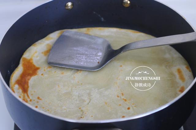 这才是烙饼的正确做法，外酥里嫩层次分明，每个步骤都详细告诉你