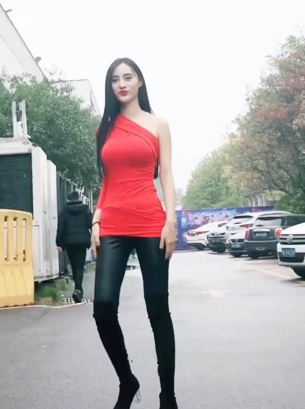 清新甜美的网红小姐姐,百看不厌,却又让人记不住她的美