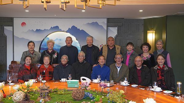 高龄产妇|60岁高龄产妇盛海琳,不惧争议坚持产下双胞胎,现在已经后悔