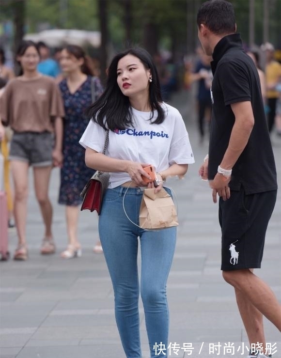 臀型 宽臀型女性偏爱牛仔裤搭配,美的惬意又清新,好看又自信