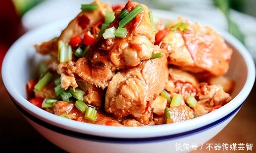 倒入|简直是极品美味!如此几道菜别提多香了,配着白米饭吃,真过瘾