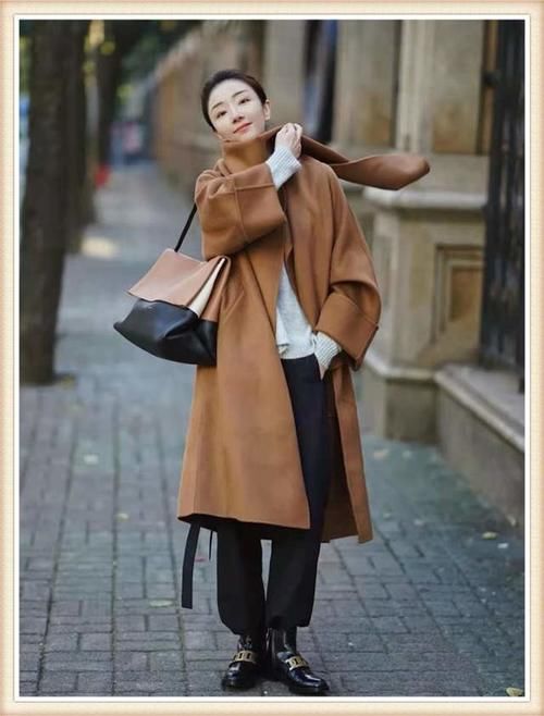 永不过时的“驼色系”,讲究女人必学的穿搭,无论年龄多大都适用