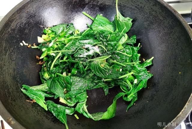 地頭|六月這野菜正當時，清熱去火比吃藥強，田間地頭到處都是，別錯過