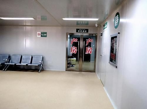 女儿|宝妈深夜生二胎,大女儿独自在产房外等候,护士询问原因后泪目