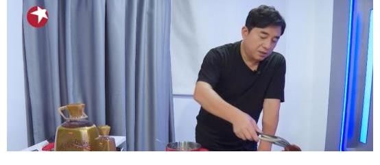 翟瀟聞|與周海媚搭檔主演，唱歌動(dòng)人做飯一絕，《我們的歌》看到多面呂方