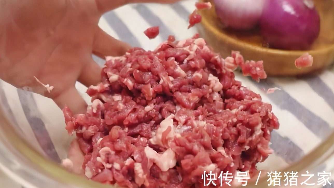 包子|新疆最具代表性的美食之一，酥脆焦香，鲜香多汁，真是馋死人