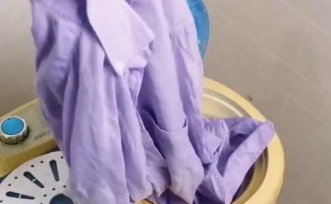洗完的衣服皱巴巴只需一个小动作，衣服平整没褶皱，太实用了！