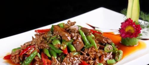 女性到了中年，多吃三种美食，降压减脂，增强体质，不容错过