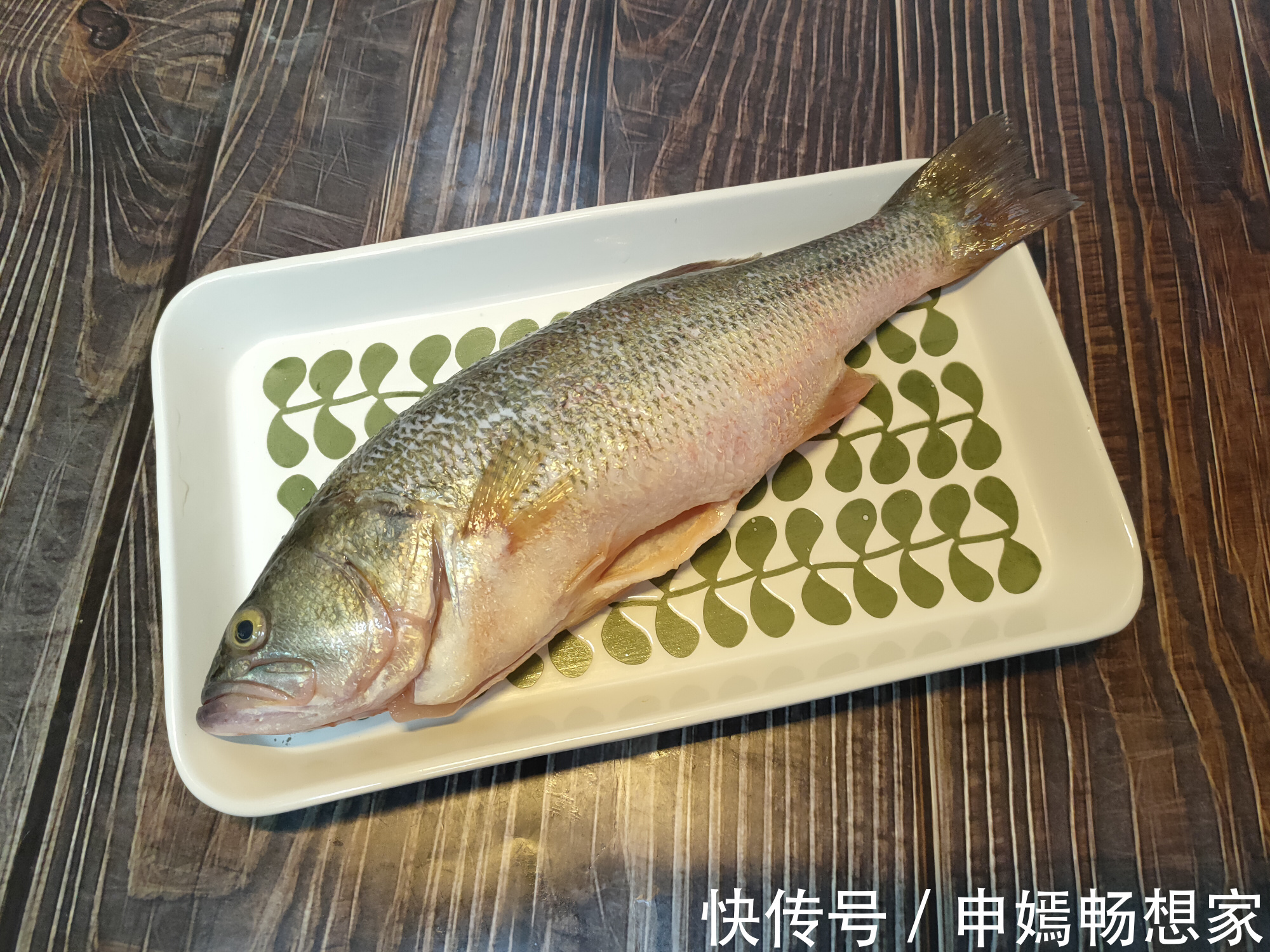 做清蒸鱼时，记住“2不放2窍门”，鱼肉鲜嫩无腥味，越吃越香