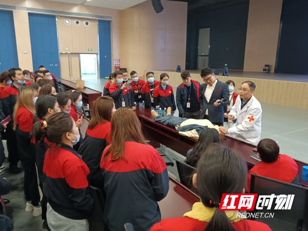 Hunan Red Cross Society went to Lens Technology to carry out a series of women's health activities