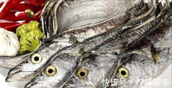 油炸带鱼|买带鱼，黑眼睛和黄眼睛区别大；牢记3买2不买，带鱼鲜嫩又解馋