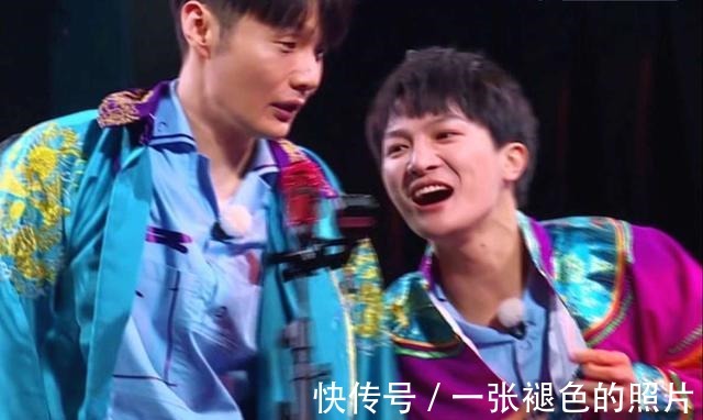 白雪公主|《青春環(huán)游記2》周深衣服再遭調(diào)侃，深寶在衣服上面的梗是硬傷