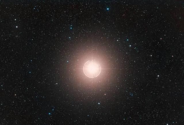 变化无常的参宿四，先变暗后变亮，到底会不会爆发？