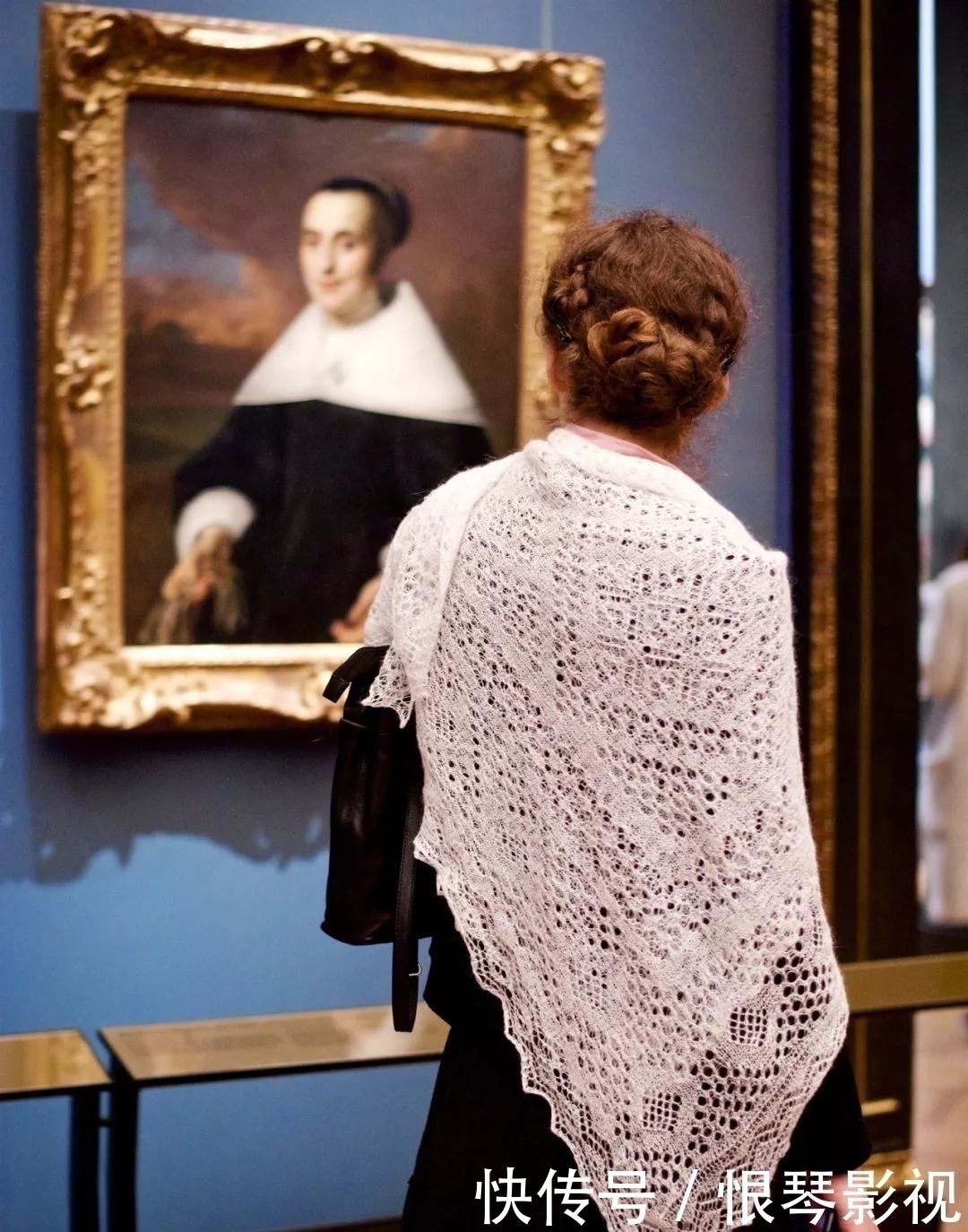 名画&他花2年时间,拍下1000个“撞衫”的人:撞衫不可怕,可怕的是……