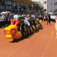 |搞笑GIF：好玩是好玩 就是有点费舌头