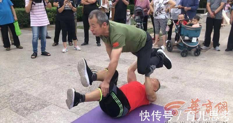 广场|西安平均年龄50岁的“老小伙”相聚广场健身每人都有拿手动作