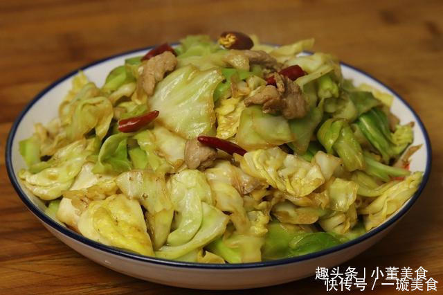 手撕包菜的正确做法，炒之前多加这1步，包菜鲜香脆嫩更入味