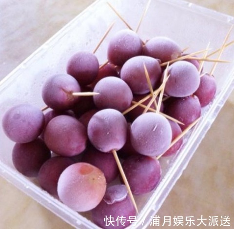 夏天特有的味道!这些水果放在冰箱里冻一冻,美味又解暑!