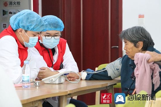 志愿者们|老人不动专家动！岚山区人民医院全力为老年人健康护航！