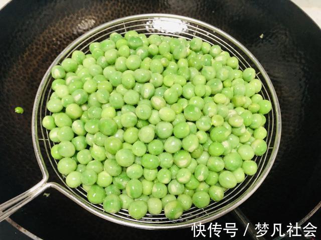 豌豆|天热少吃肉多吃豆，遇到碱性豆子多买点，营养丰富，夏天吃很合适