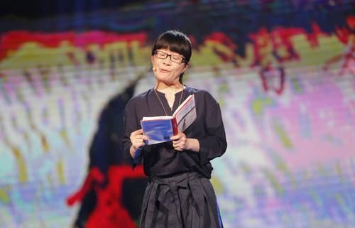 这首诗|余秀华游长江时写的一首诗，柔情和豪情完美融合，最后一句惊艳了