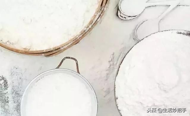 洗衣服时加点这个，连搓一下都不用，衣服立刻干净如新