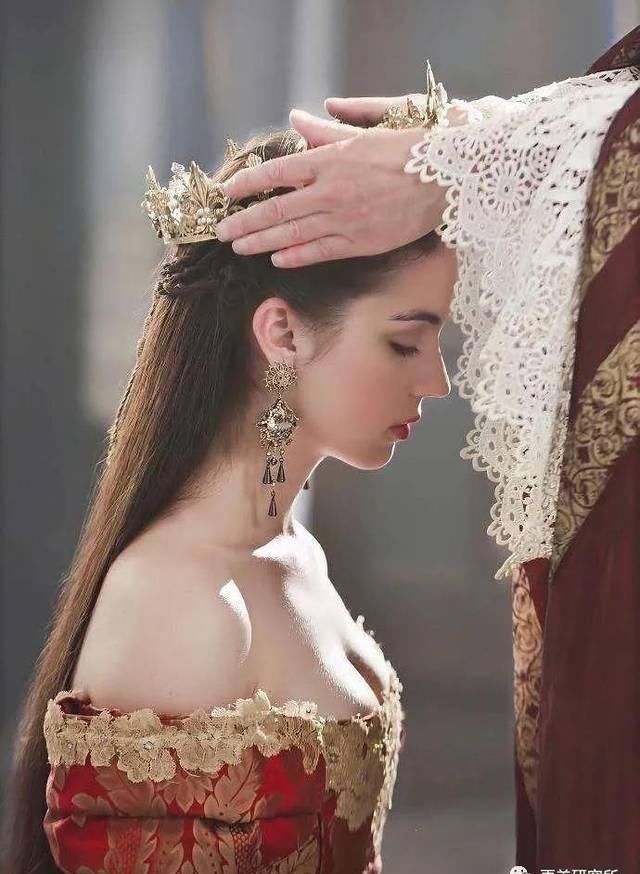 极限|比人间香奈儿还贵的真公主,她突破了人类侧脸美极限