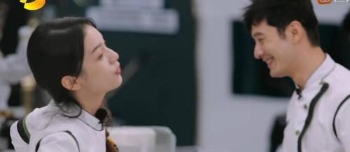淘气|《中餐厅》细品周也，也是个宝藏女孩