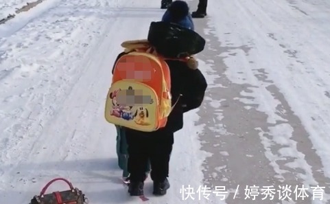 病猫|“卿卿我我夫妇”佛系带娃火了,娃小腰一掐:谁还没有点脾气?