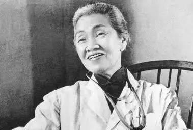 她一生未婚,没有一儿一女,为何被称为“中国最伟大的母亲”