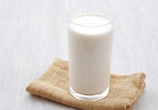 豆浆好、豆奶棒还是牛奶更佳？喝了30多年，专家竟给出此答案！