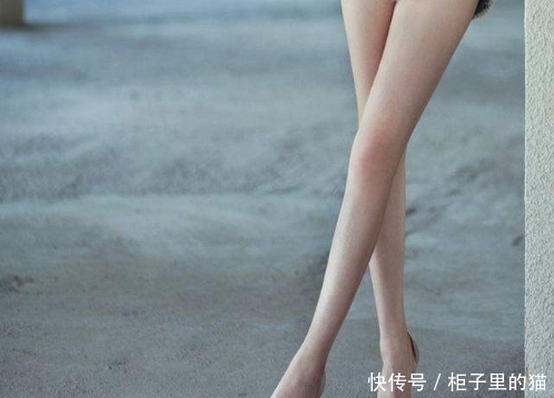 尖头高跟鞋,突显街头的摩登感