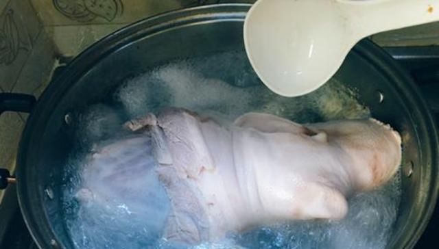 油腻|火腿炖肘子,吃起来点都不油腻,并且还能清热去烦和美容养颜