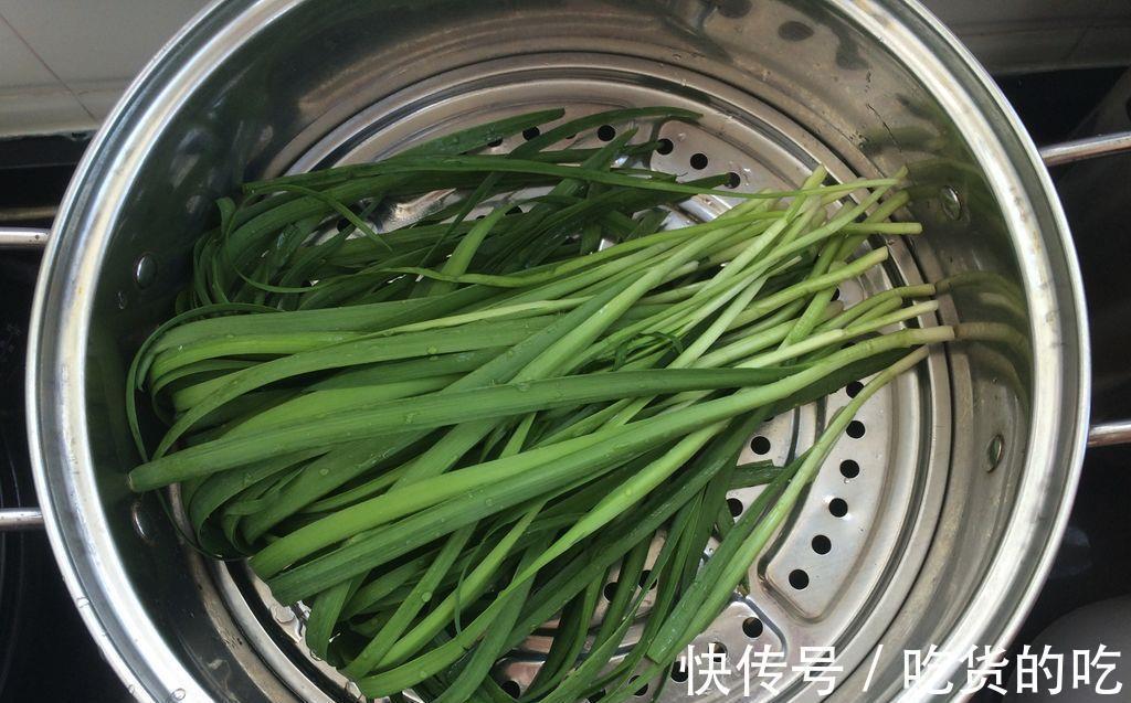 炒香干|立秋到了,这菜我家孩子爱吃,做法超简单,营养互补,补钙长个头