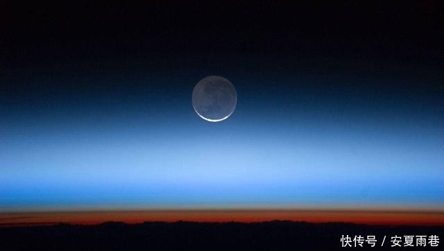 一张纸从太空飘落回地球时会发生什么?