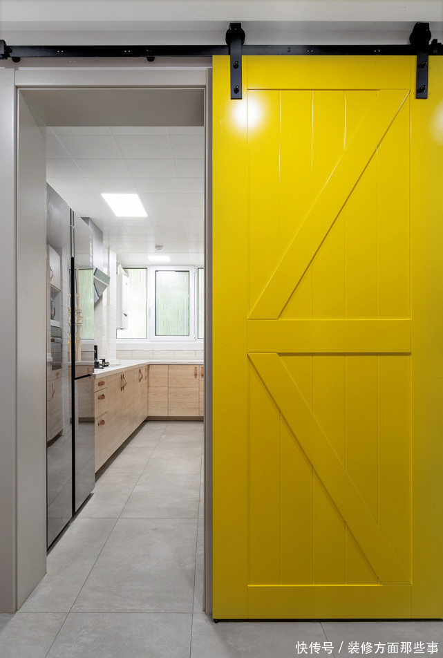 主卧|75平日式风二居室,g景的布局,让客厅开阔明亮起来感