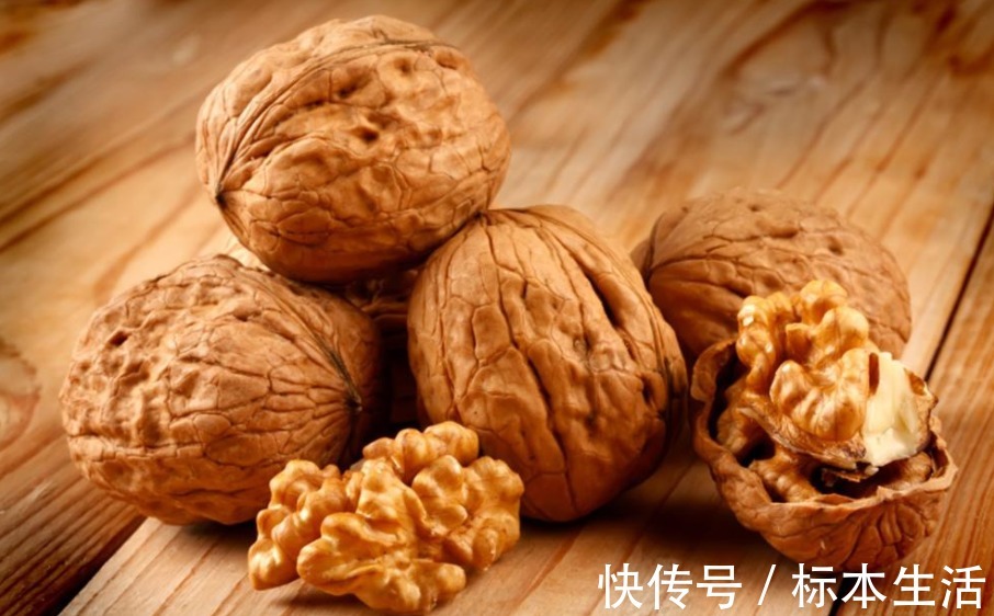 好处|每天坚持吃3个核桃，一段时间过后，3大好处悄悄找上你！