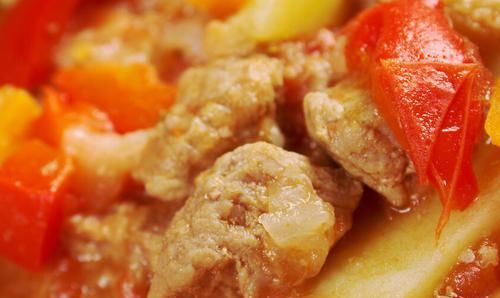 炖牛肉时，2种调料不能放，不然毁了一锅肉，口感发柴还有腥味