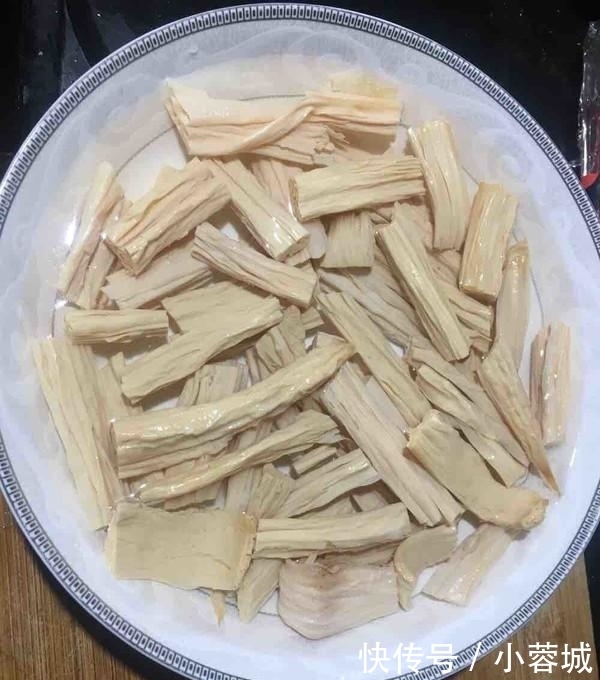 春天来了，这是“小人参”，孩子常吃不生病，个子还能长得快