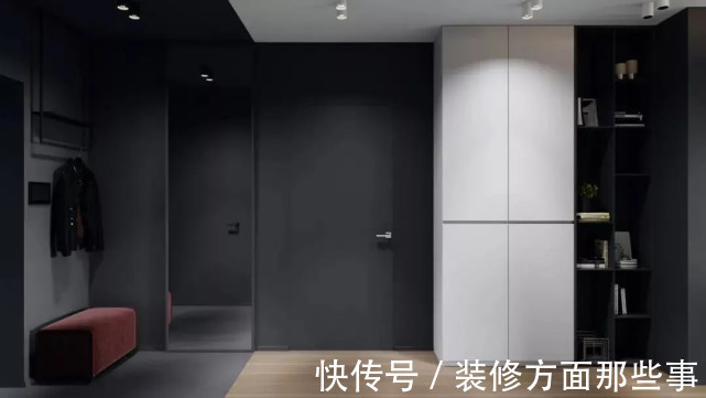 餐桌|86平现代二居室，餐桌、与中岛相连用金属架做「漂浮」状