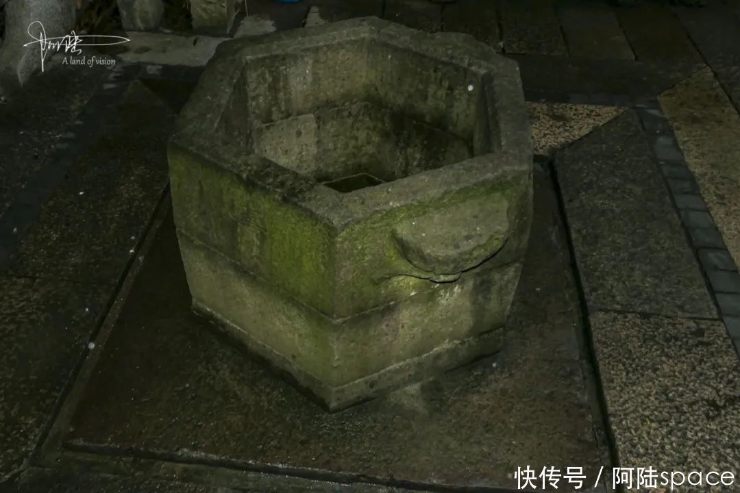 略显|冬雨连绵中路过解放东路，这条浦江的最美老街，现在略显冷清