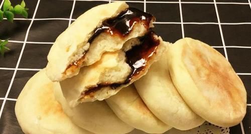 喜欢吃糖饼要关注了，老阿姨教你做红糖饼，好吃解馋，做法简单